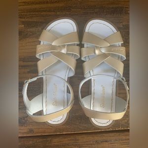 Salt Water Women’s Gold Sandal. Size 6.